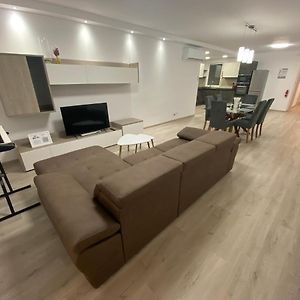 לוקה Modern Apartment With Large Outdoor Area - Sleeps 7, Close To Malta International Airport Exterior photo