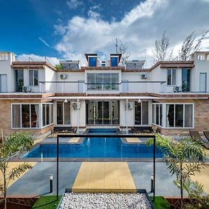 Jambrung Saffronstays Casa De Familia, Karjat - Pool Villa With Ample Open Space For Outdoor Games Exterior photo