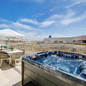 דירות Tal-Franciz Super Luxury Penthouse With Hot Tub And Pool Exterior photo