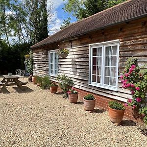 Hurley  The Old Estate Office - Enchanting, Stylish Garden Cottage, Peaceful & Quiet Exterior photo