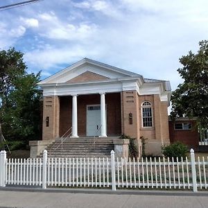 מלון סלינה The Gathering Place Exterior photo