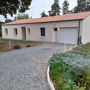 לינה וארוחת בוקר Celles-sur-Belle Chez Viviane Exterior photo