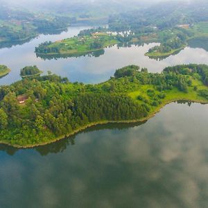 Chabahinga Lake Bunyonyi Eco Resort Exterior photo