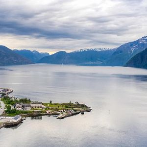 Hermansverk Sognefjord Hotel Exterior photo