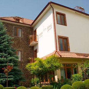 גוריס Hotel Mirhav Exterior photo