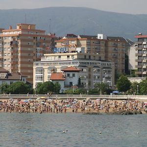 קסטרו אורדיאלס Las Rocas Playa Hotel Exterior photo