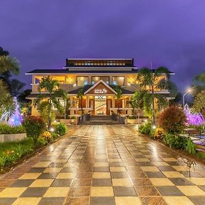 נאסיק Coco Palm'S By Stayvista - Amidst Grape Farms, Enjoy Plunge Pools, Games Room & A Spacious Lawn Exterior photo