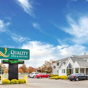 וורת'ינגטון Quality Inn & Suites North-Polaris Exterior photo