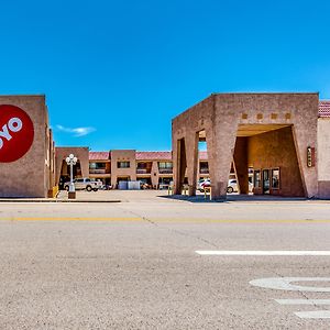 Oyo Hotel Groesbeck Exterior photo