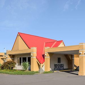 בינגהמטון Econo Lodge Inn & Suites Exterior photo