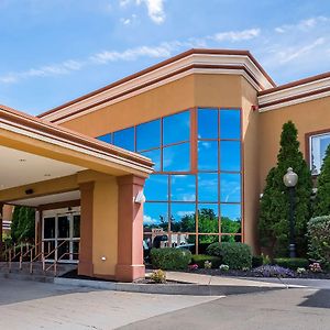 לייתם Quality Inn & Suites Albany Airport Exterior photo