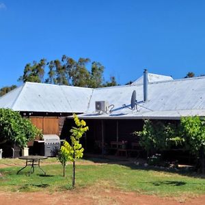 Hoddys Well Talbot - Rustic Style Accommodation With Mod Cons Exterior photo