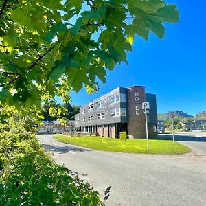 סבולבאר Marina Hotel Lofoten Exterior photo