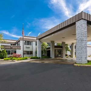 מלון Clarion Pointe Jamestown - Falconer Exterior photo