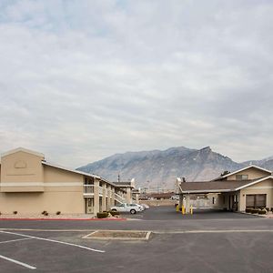 Days Inn By Wyndham פרובו Exterior photo