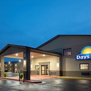 Days Inn & Suites By Wyndham את'נס Exterior photo