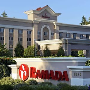 מלון Ramada By Wyndham אולימפיה Exterior photo