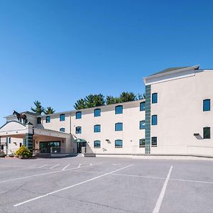 צ'ארלס טאון Rodeway Inn & Suites Exterior photo