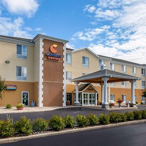 אסקנבה Comfort Suites Exterior photo