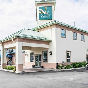 גאנאנוק Quality Inn & Suites 1000 Islands Exterior photo