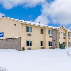 Milaca Rodeway Inn Exterior photo