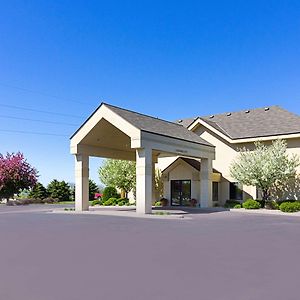 Fairmont Quality Inn Exterior photo