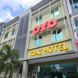 Malacca Oyo 89839 Riaz Hotel Exterior photo