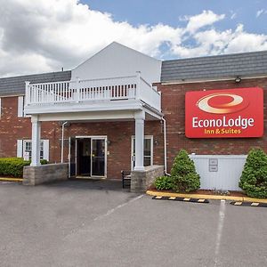 וינזדור לוקס Econo Lodge Inn & Suites Airport Exterior photo