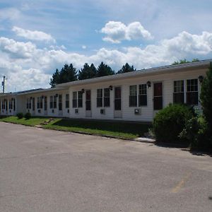 סאסקס Blue Bird Motel & Restaurant Exterior photo