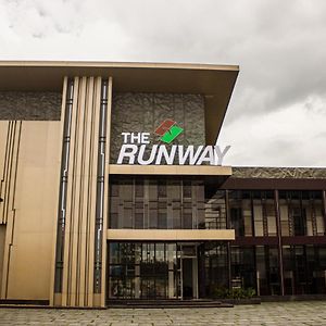 Kochi The Runway Hotel Exterior photo