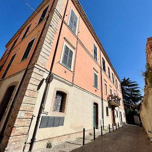 טראמו B&B Letterario Palazzo Pistocchi Exterior photo