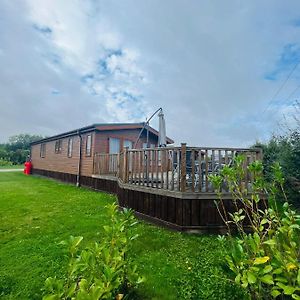 מאלטון Hedgerow Lodge With Hot Tub Exterior photo