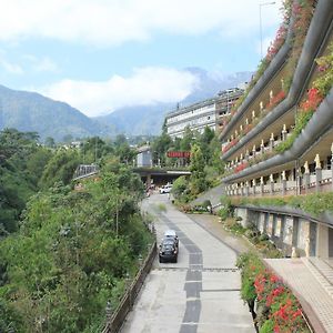 צ'יסרואה Seruni Hotel Gunung Pangrango Exterior photo