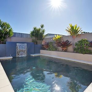 Caloundra West Pet Friendly 5 Bedroom Family Home W Pool At Caloundra Exterior photo