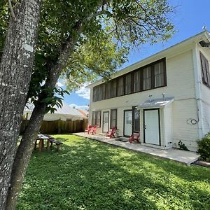 Pipe Creek Carriage House - Medina Suite 1 Exterior photo