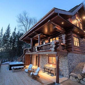 הוילה Saint-Faustin Breathtaking Log House With Hottub - Winter Paradise In Tremblant Exterior photo