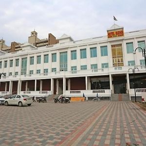 Hotel Sudhir, סוניפאט Exterior photo
