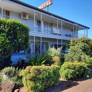 טוומבה Flying Spur Motel Exterior photo