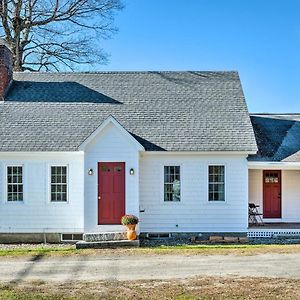 Burke Charming Farmhouse Walk To Village And Trails! Exterior photo