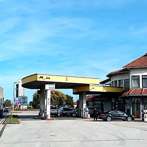 Bosanski Samac Motel Gas-Petrol Samac Exterior photo