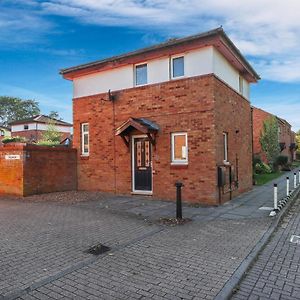 הוילה Inviting 2-Bed House In Milton Keynes - Netflix Exterior photo