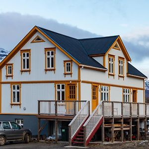 דירות Seyðisfjörður Undiraldan - Steinholt, Old Music School Exterior photo