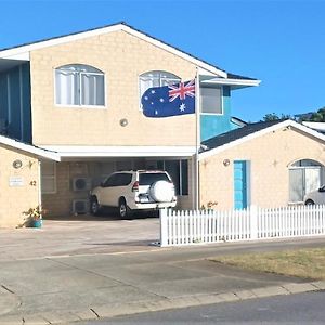 רוקינגהאם Palm Beach Guest House Exterior photo