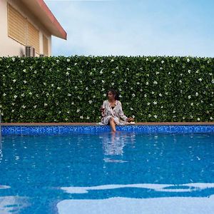 Āmbavna Stayvista'S Emerald Greens - Cozy Mountain-View Villa With Swimming Pool & Lawn Featuring A Gazebo Exterior photo