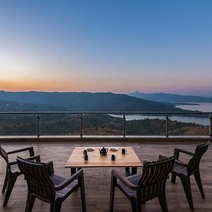 פונה Eyes On The Lake By Stayvista - A Hillside Villa With A Captivating View Of The River Exterior photo