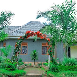 הוילה Njara Heavenly Royalz Farm Fortportal Exterior photo