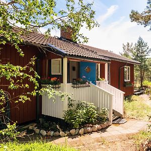 Stavsnäs Authentic Swedish Family Home On The Archipelago Exterior photo