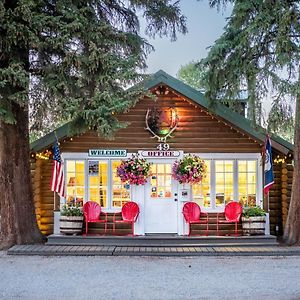 פיינדייל Log Cabin Motel Exterior photo