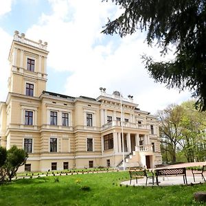 פוזנן Palac Biedrusko Exterior photo