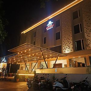 Dhule Hotel Ruturaj Regency Exterior photo